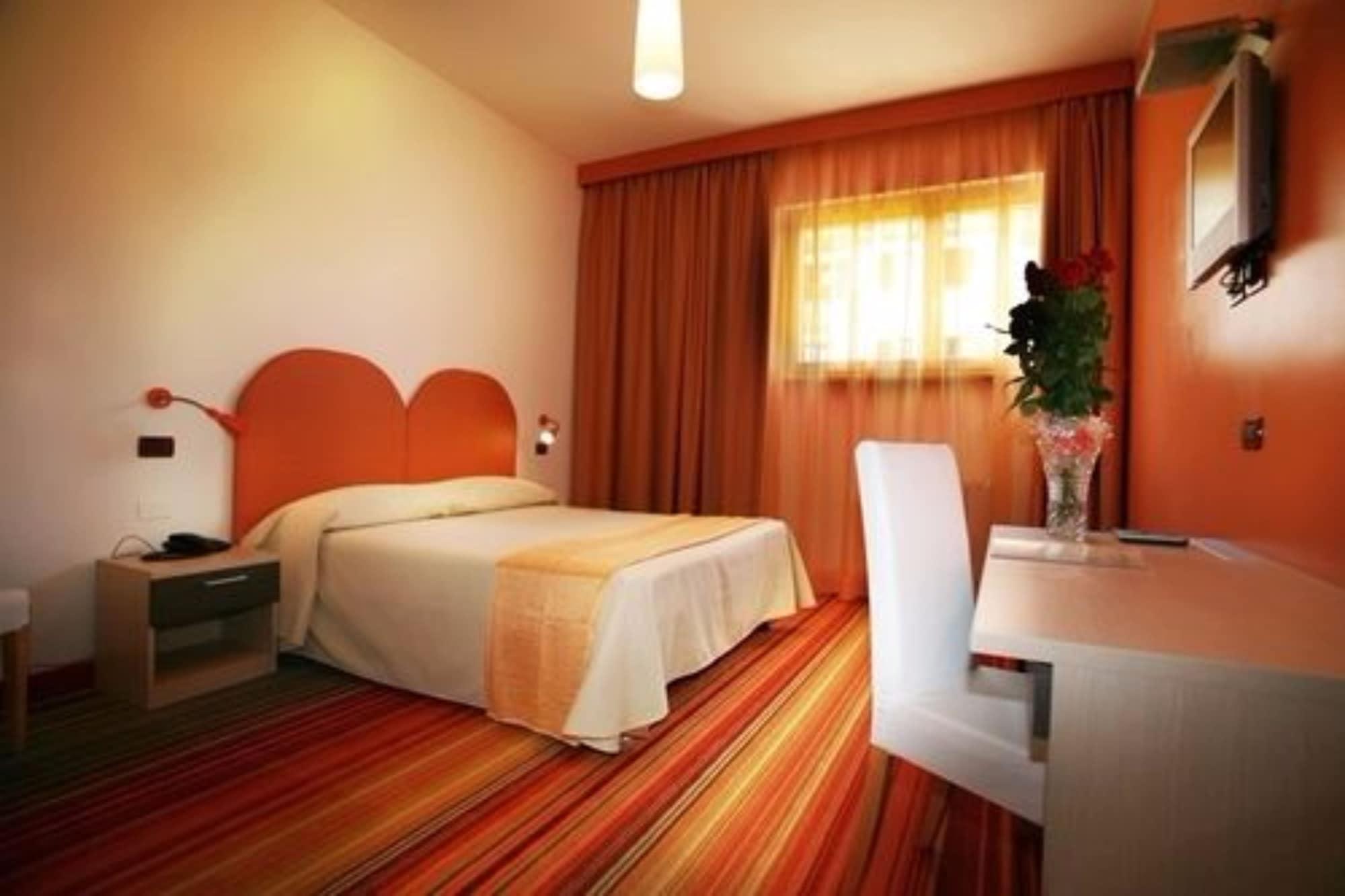 Hi - Lakeview Pool Hotel Sirmione