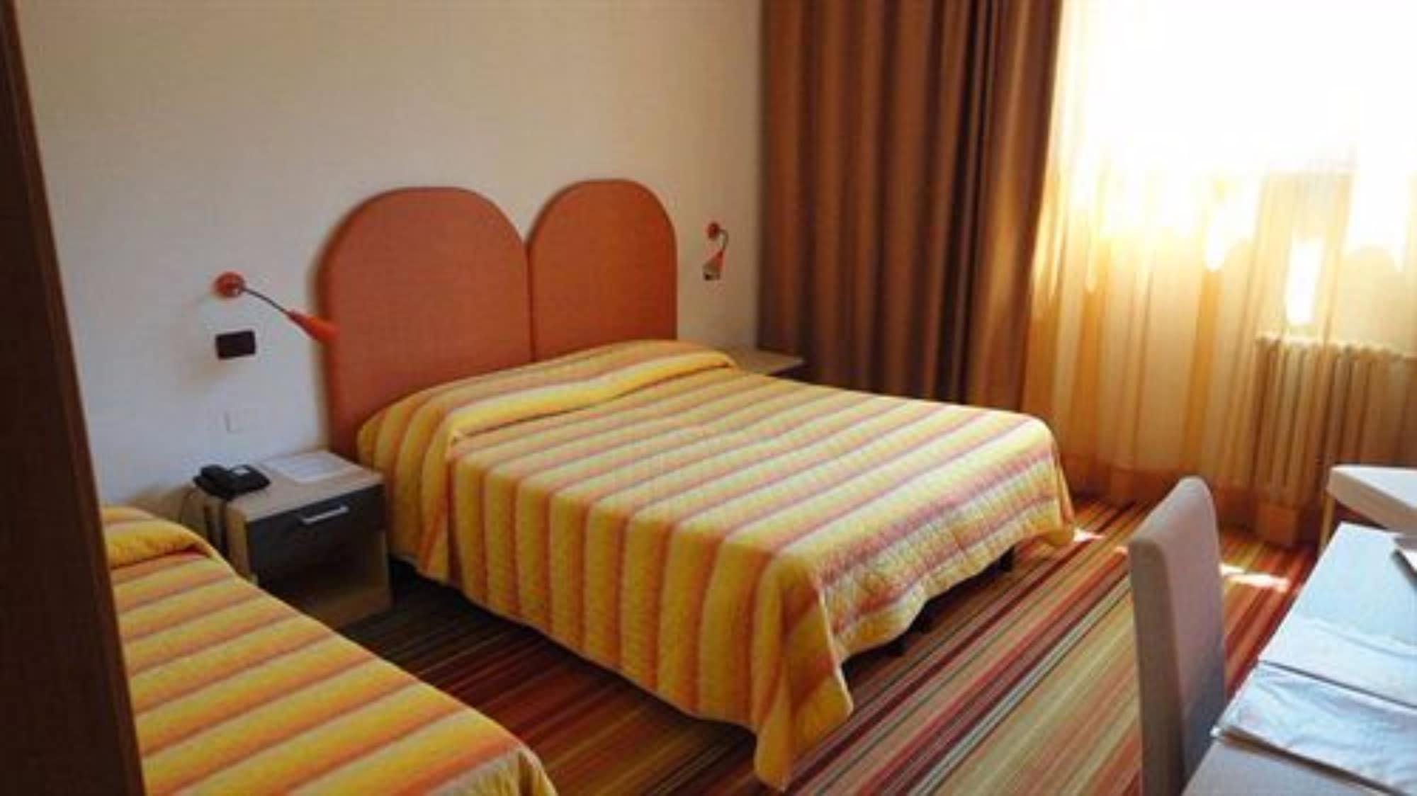 Hi - Lakeview Pool Hotel Sirmione