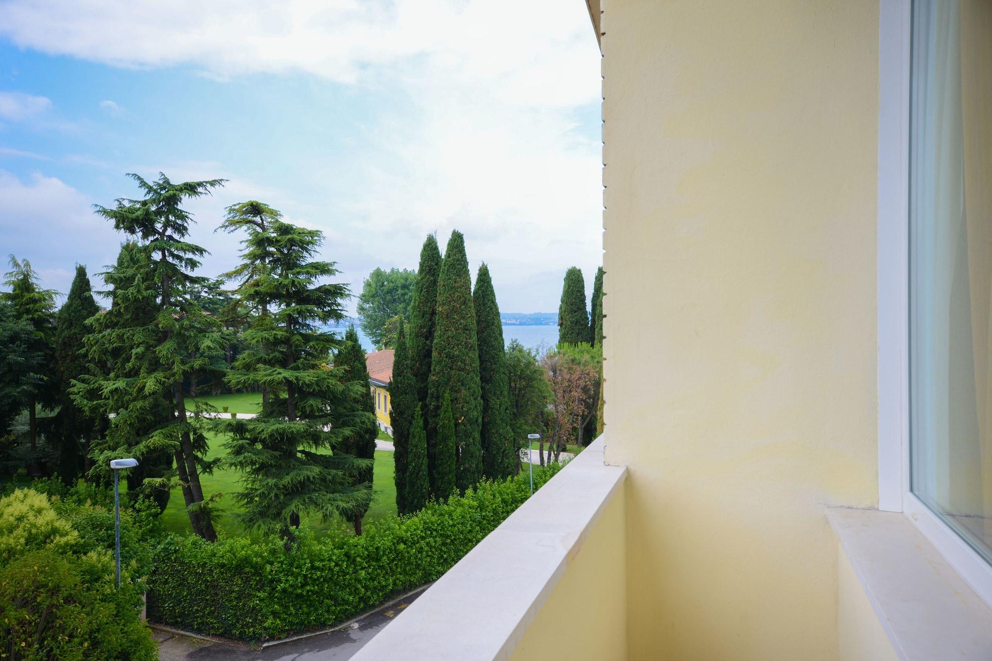 Hi - Lakeview Pool Sirmione