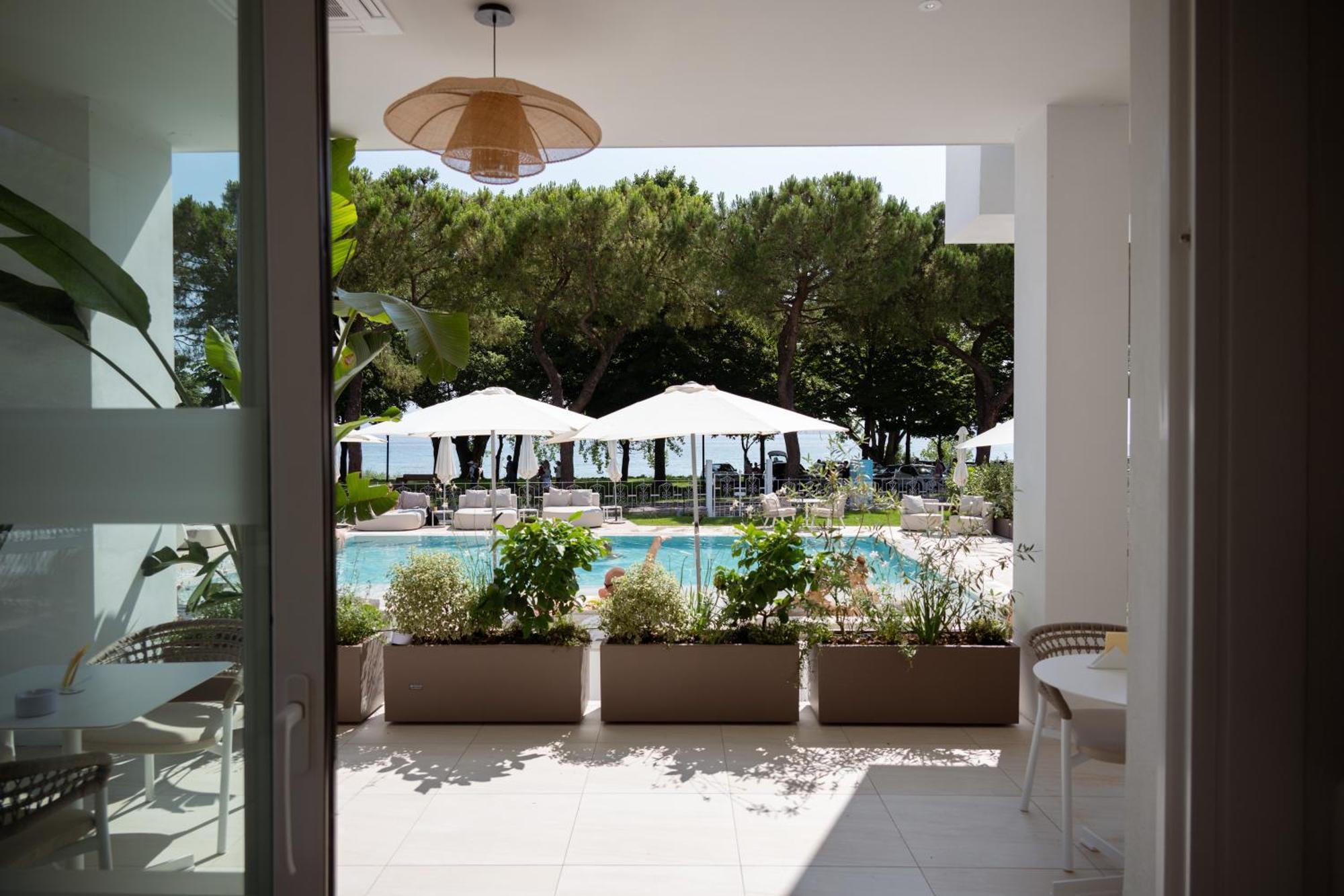 Hi - Lakeview Pool Sirmione