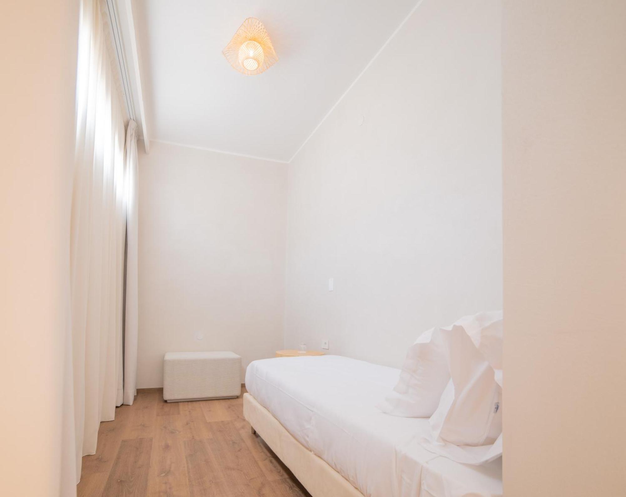 Hi - Lakeview Pool Hotel 3*