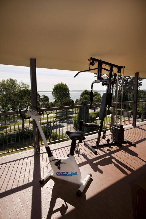 Hi - Lakeview Pool Hotel