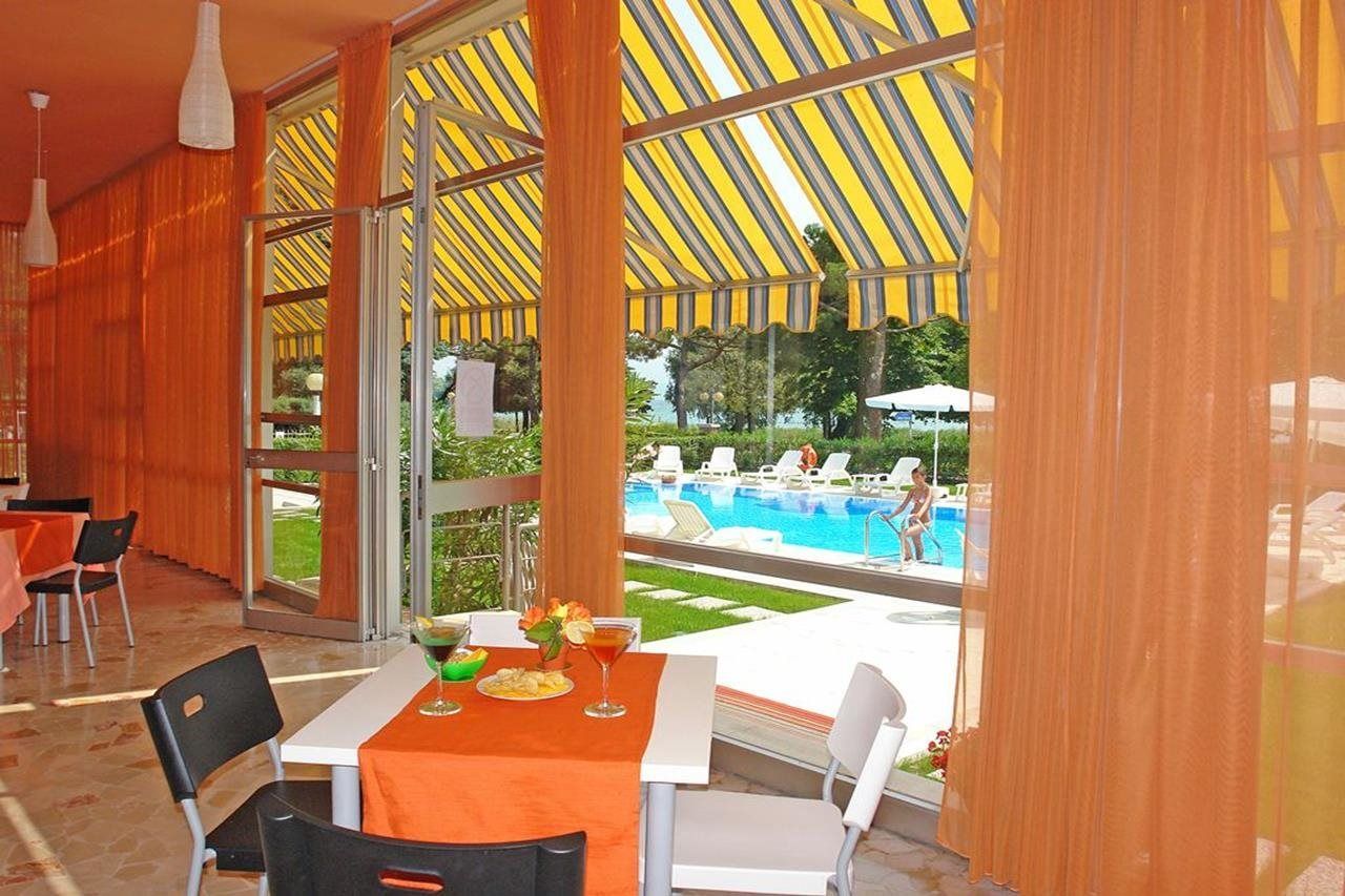 Hotel Hi - Lakeview Pool