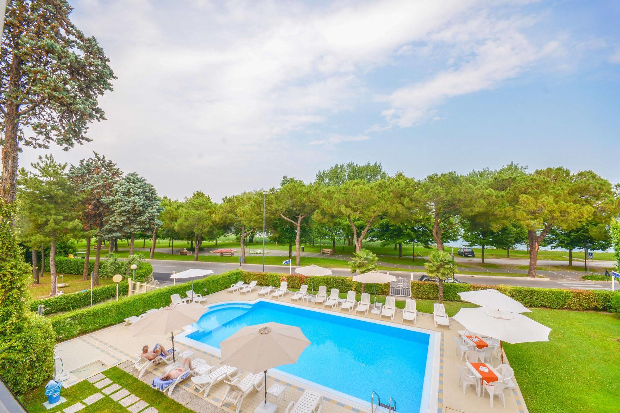Hi - Lakeview Pool