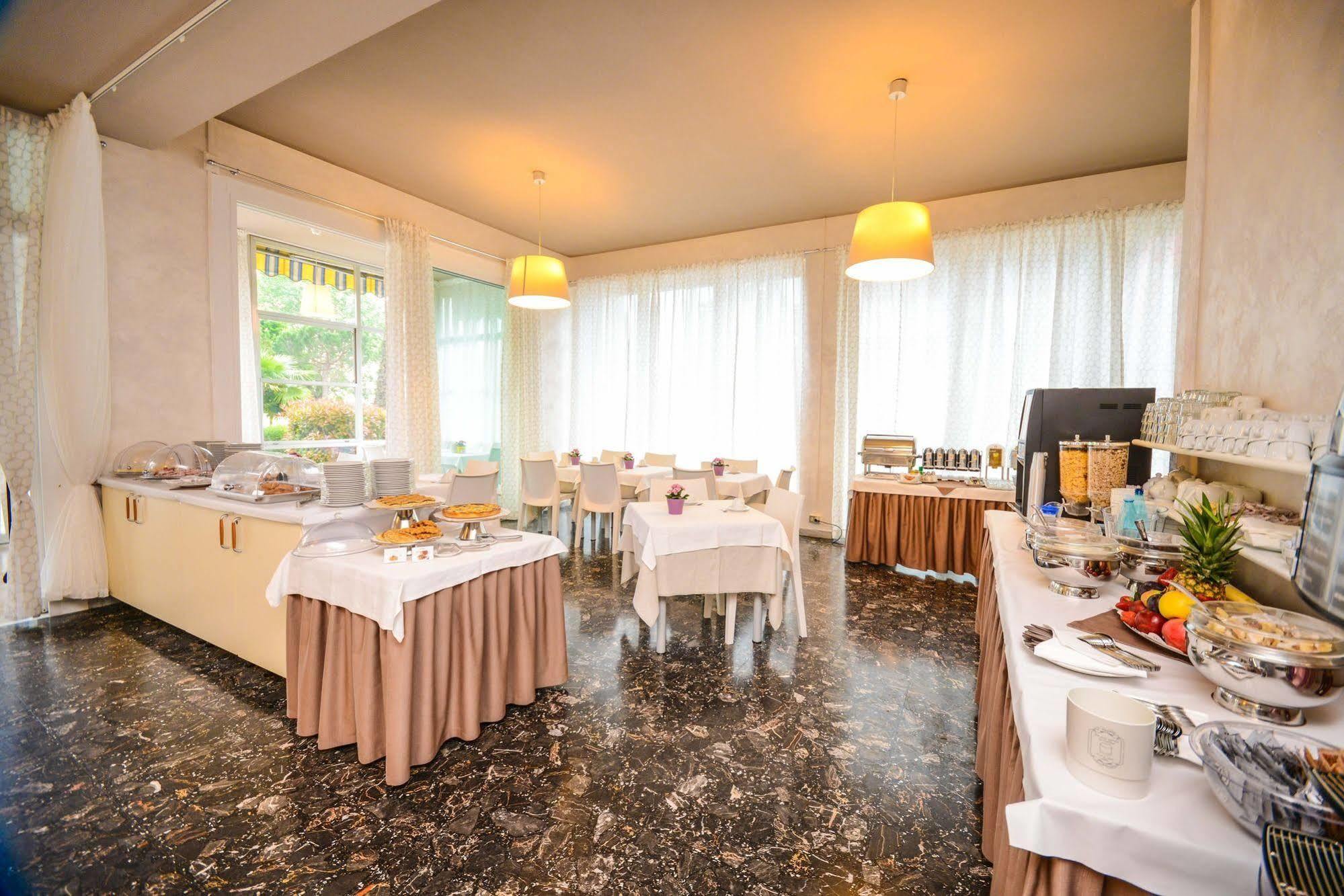 Hi - Lakeview Pool 3* Sirmione