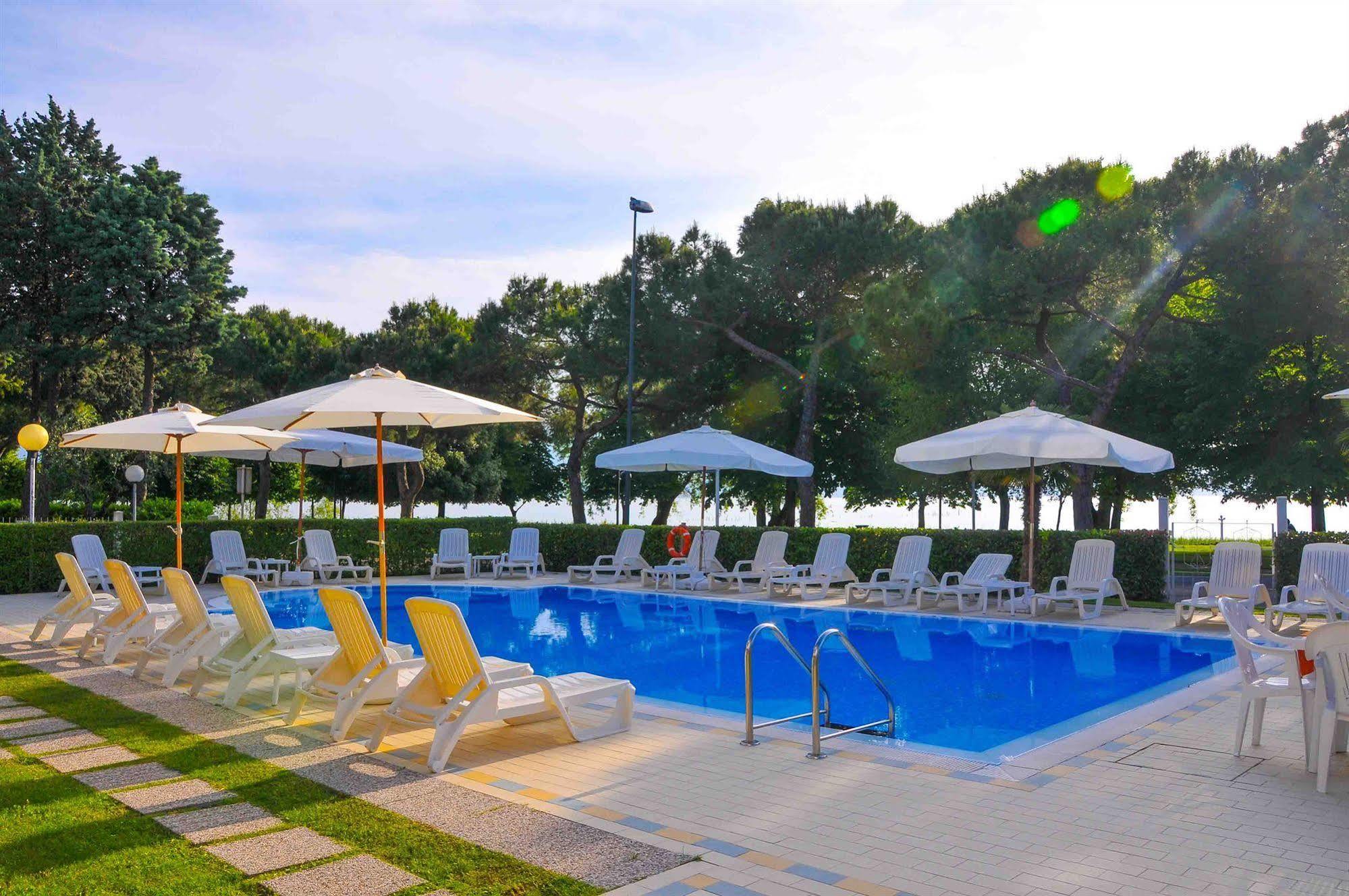 Hi - Lakeview Pool Sirmione