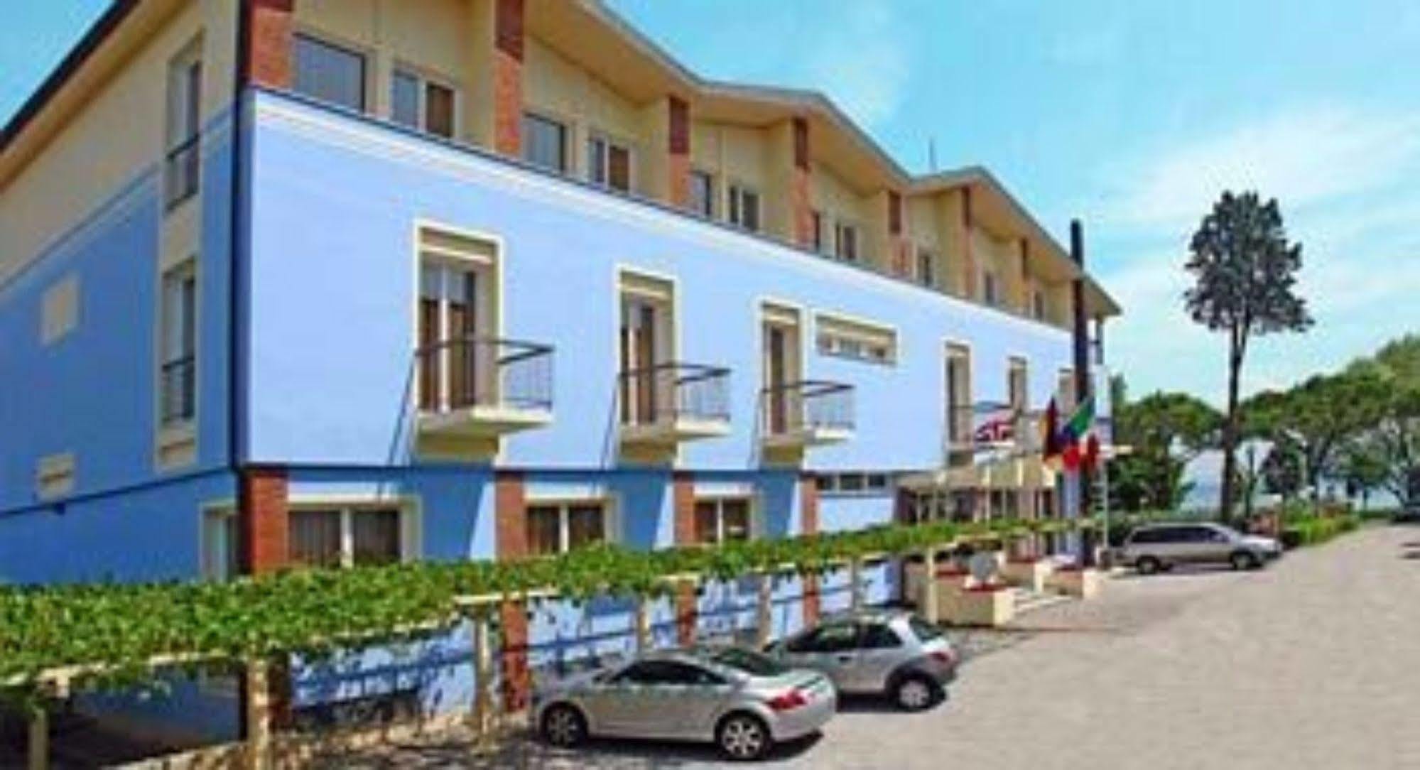 Hotel Hi - Lakeview Pool Sirmione