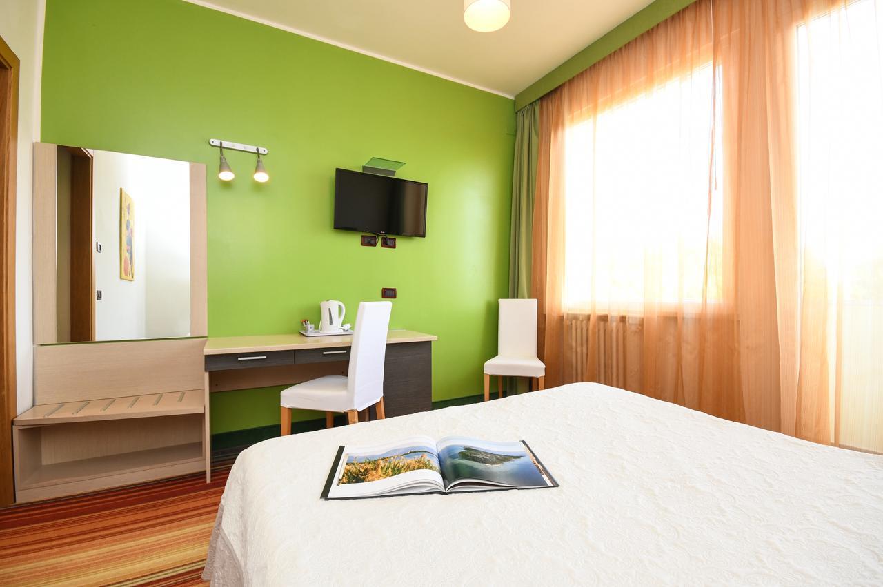 Hotel Hi - Lakeview Pool 3*