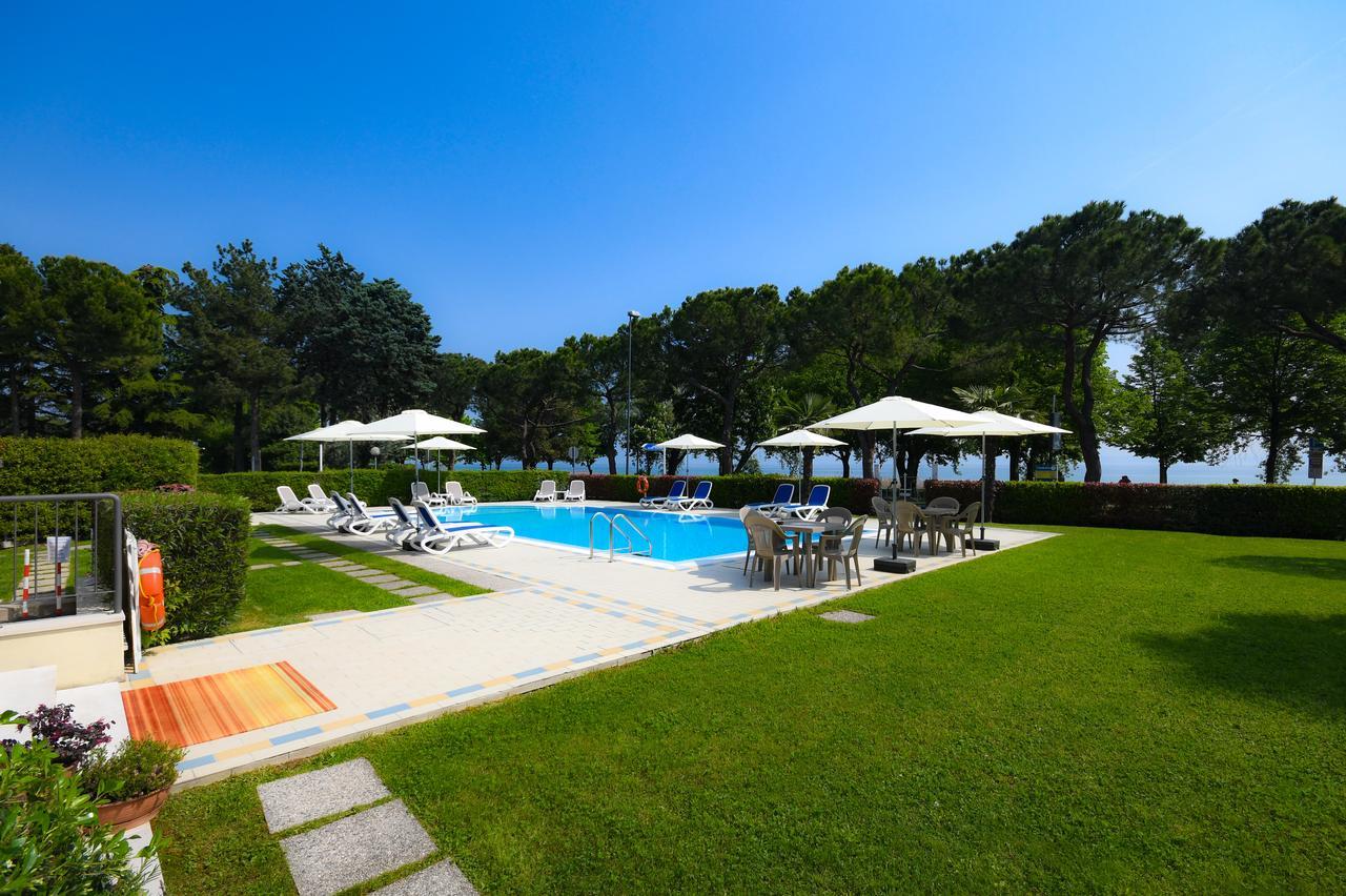 Hi - Lakeview Pool Hotel 3*