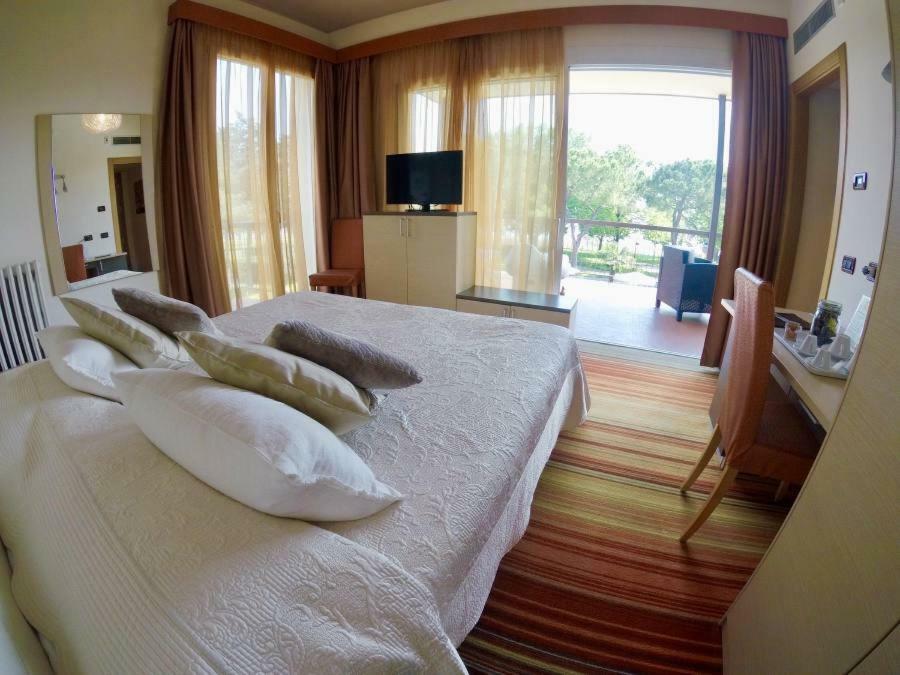 Hi - Lakeview Pool Hotel Sirmione
