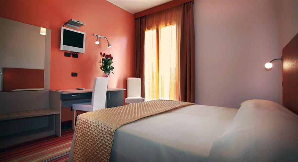Hi - Lakeview Pool Hotel Sirmione