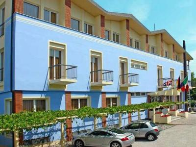 Hi - Lakeview Pool Hotel 3*
